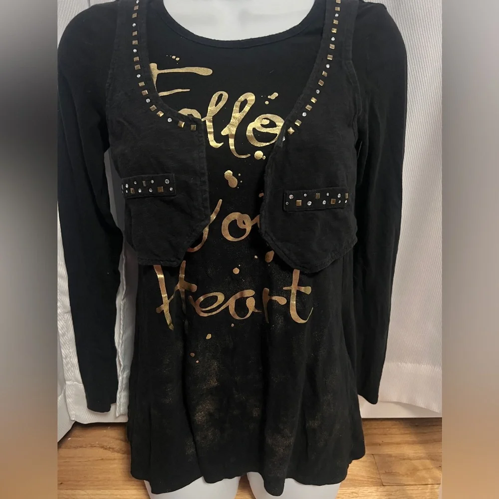 Justice girls size 10 top. Follow your heart in gold. Great condition. Kids